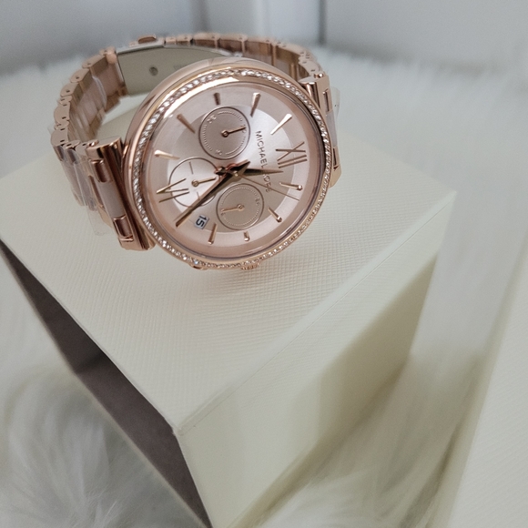 ❗ SOLD ❗ BNWT Michael Kors watch ❗ - Picture 5 of 8